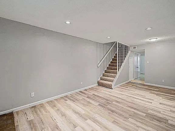 2nd image of 1901 Kingswood Ct #1903