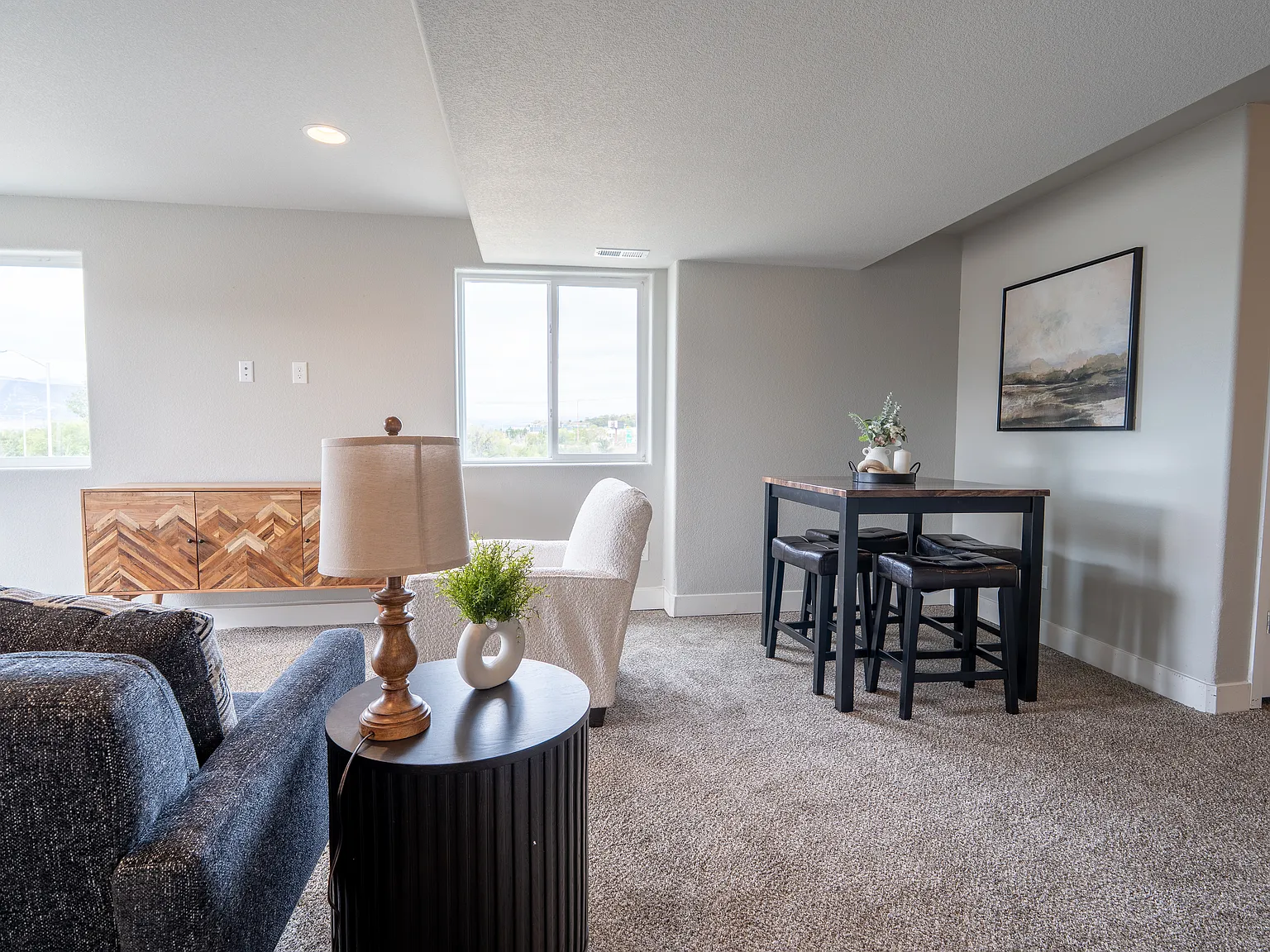 4 bed, 3.5 bath, 2967 sqft, $1,300 — Photo 2