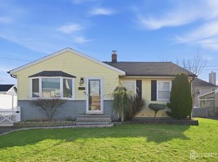 23 Pleasant Ave, Iselin, NJ