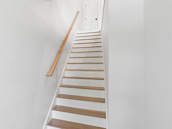 5th image of 4 Overlook Drive #2
