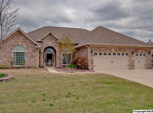 8541 Rolling Oaks Dr SE, Owens Cross Roads, AL 35763