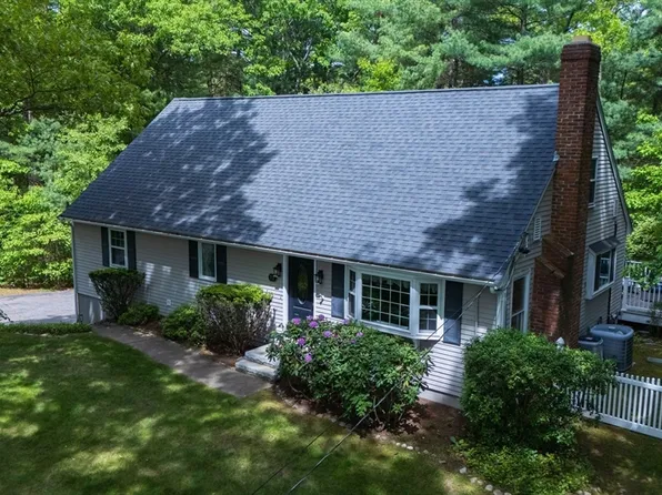 77 Oxbow Dr, Wrentham, MA 02093