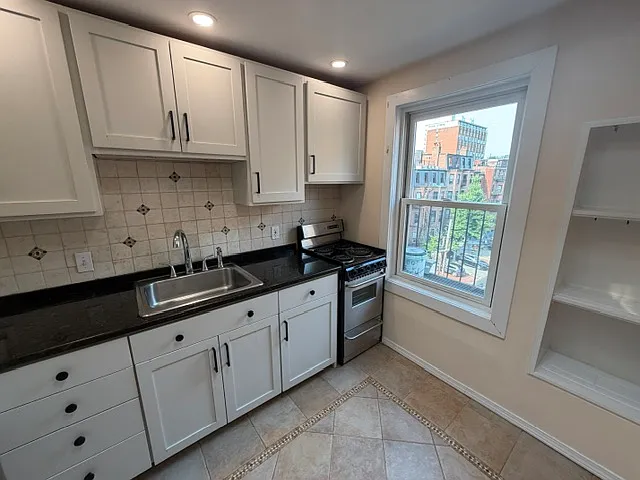 2 bed, 1000 sqft, $4,300 — Photo 4