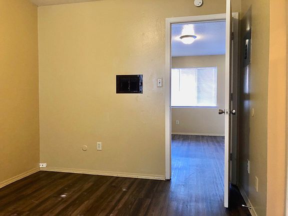 2nd image of 300 La Veta Dr NE APT 3