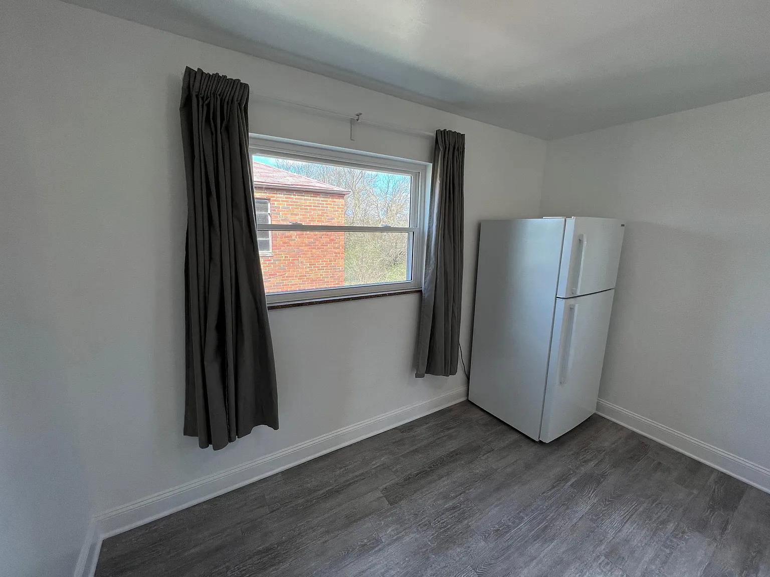 5810 Elsie Ave — Photo 4