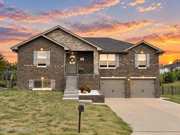 221 Paradigm Dr, Jefferson City, MO 65109