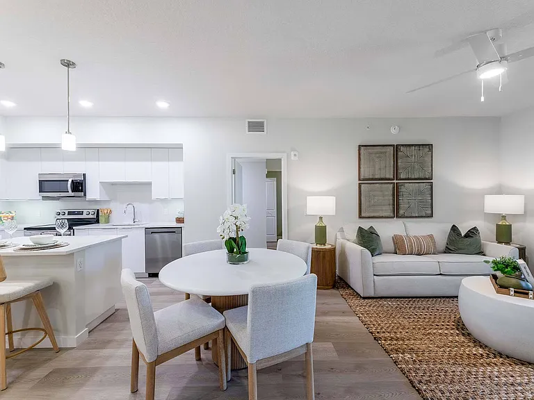 Mosaic Palms Apartments — Photo 14