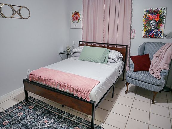 3rd image of 1453 Hendren Dr #1453