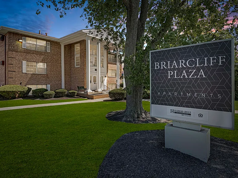 Briarcliff Plaza — Photo 21