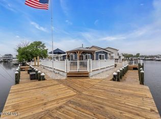 129 Jeteemale Dr, Manahawkin, NJ 08050