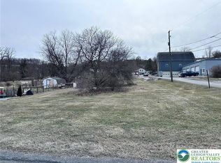 7763 Center St, Slatington, PA 18080