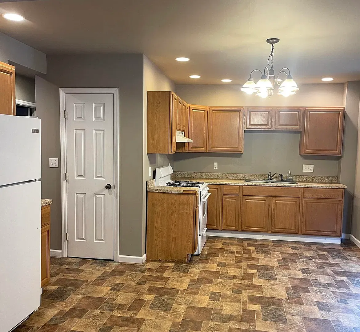 2 bed, 1300 sqft, $1,600 — Photo 4
