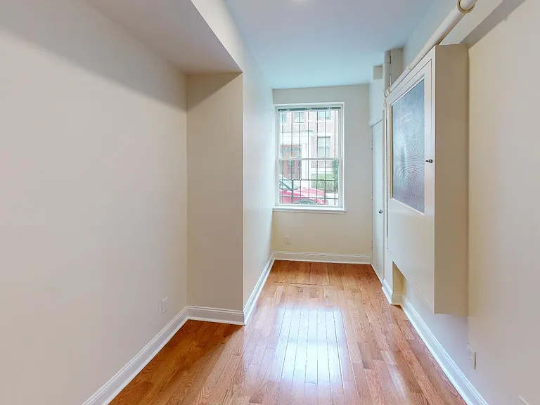 123 Sutherland Rd #B — Photo 11