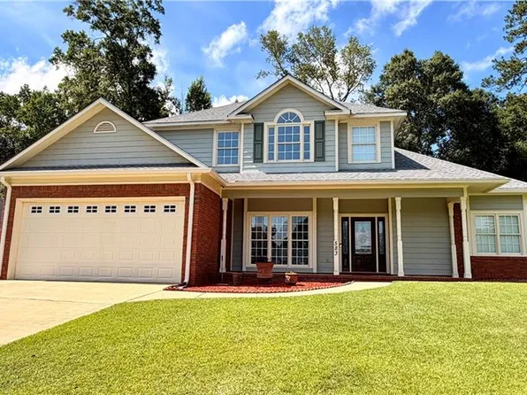 583 Shadow Wood Dr, Smiths Station, AL 36877