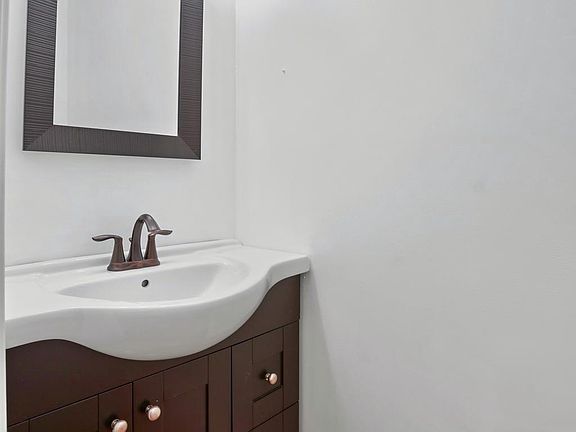 3rd image of 5440 New London Park Dr