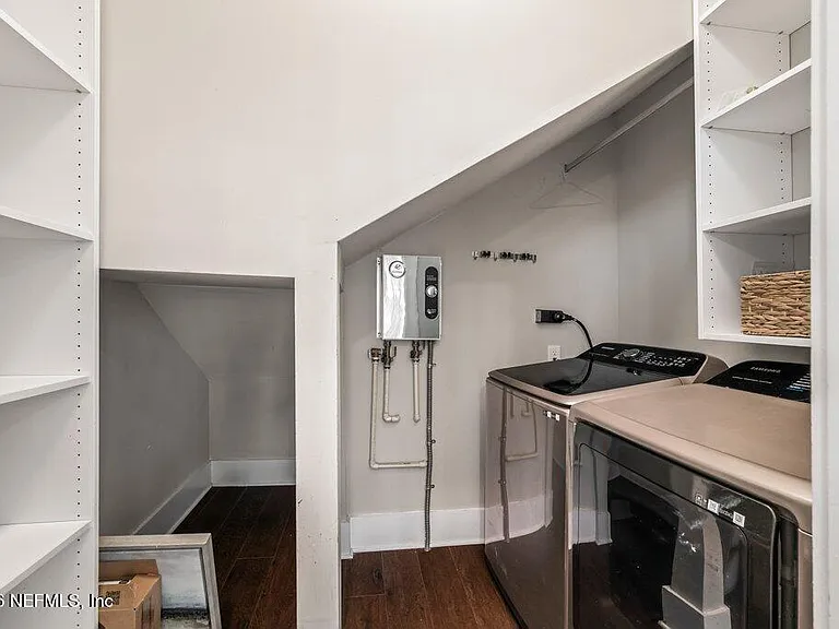 2843 Oak St — Photo 34