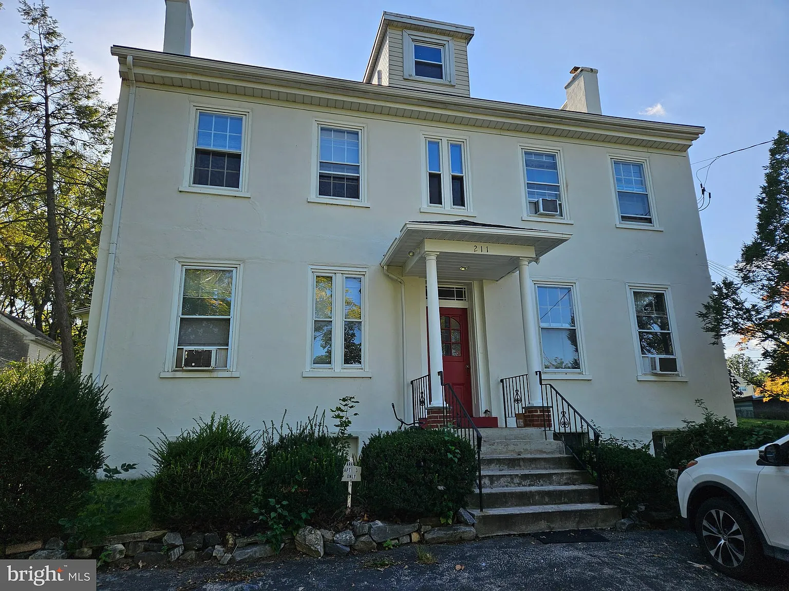1 bed, 1.0 bath, 405 sqft, $1,400 — Photo 1
