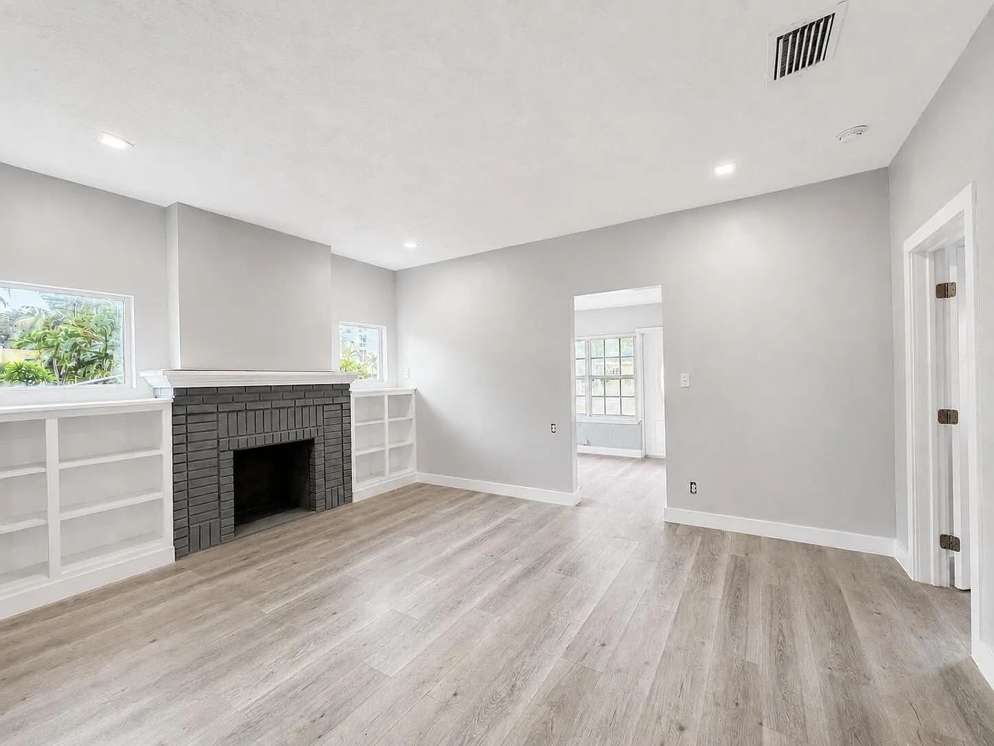 3 bed, 1.0 bath, 1325 sqft, $2,775 — Photo 3
