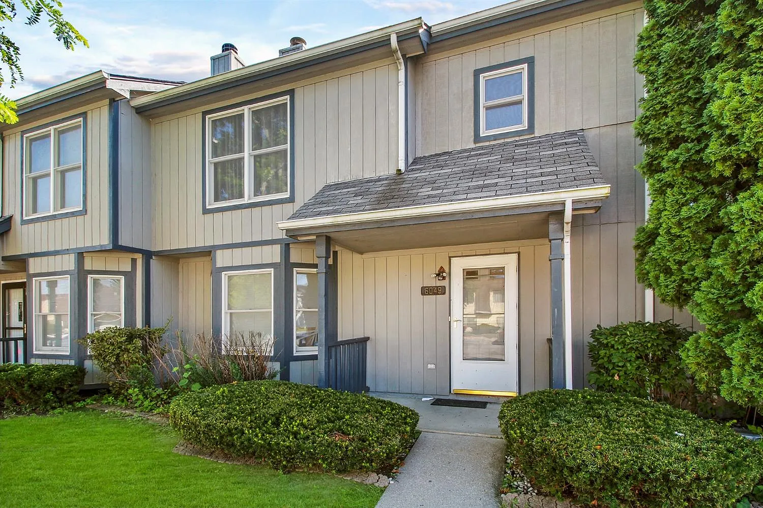 6049 Virginia St photo 1