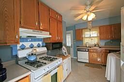 Eat-in Kitchen