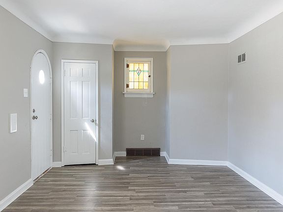 5th image of 7625 Fairham Ave