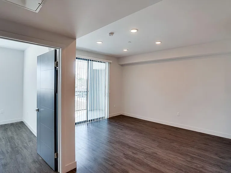 6015 Woodman Ave #201 — Photo 16
