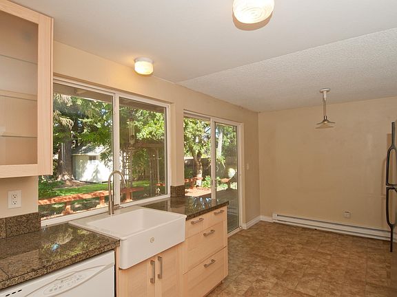 2nd image of 16824 NE 107th St