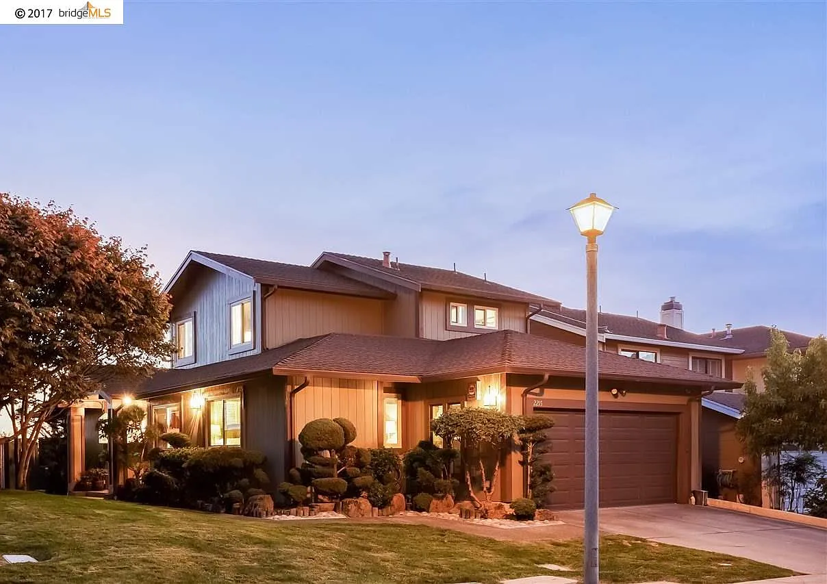 2215 Spyglass Ln photo 1