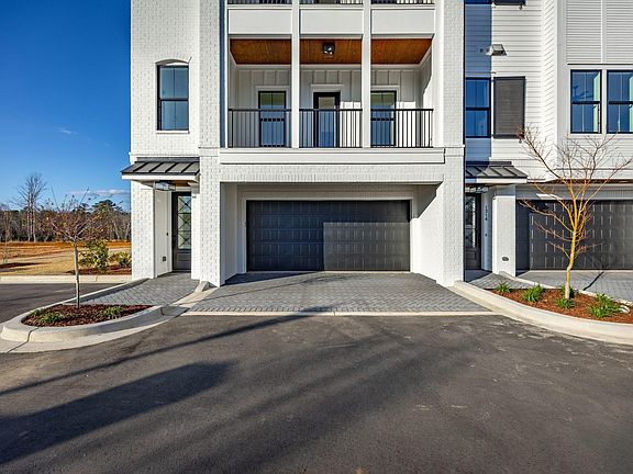 4th image of 1318 Long Grove Way