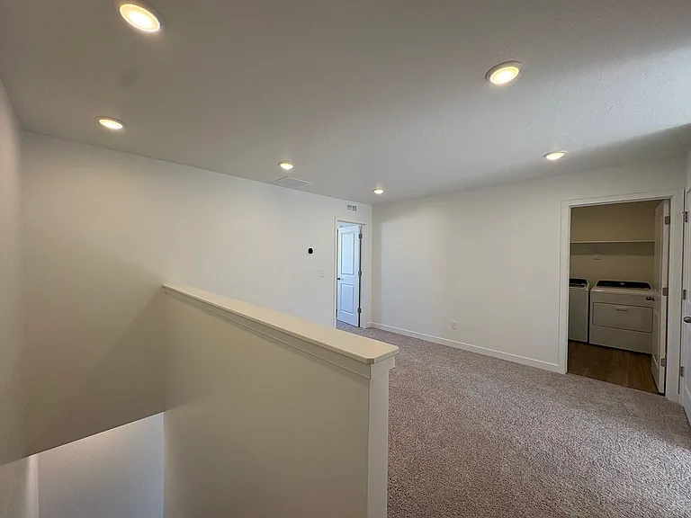 1592 N Summer Springs Cv — Photo 12