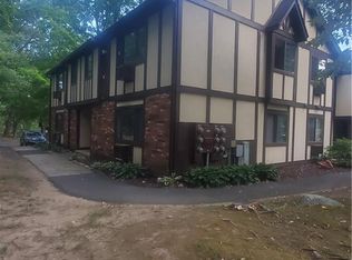 10 Andover Ct #10, Brookfield, CT 06804