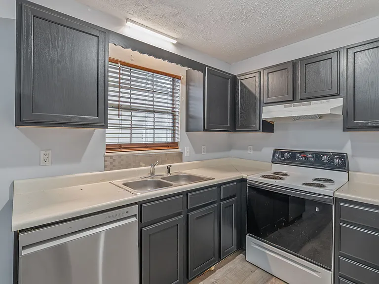 5203 Cub Cir #1 — Photo 8