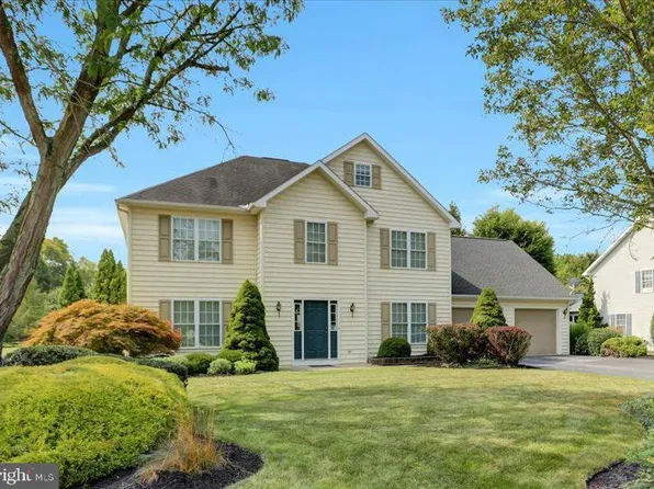 463 Century Dr, Greencastle, PA 17225