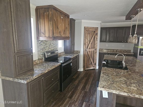 4th image of 17209 Red Top Ln