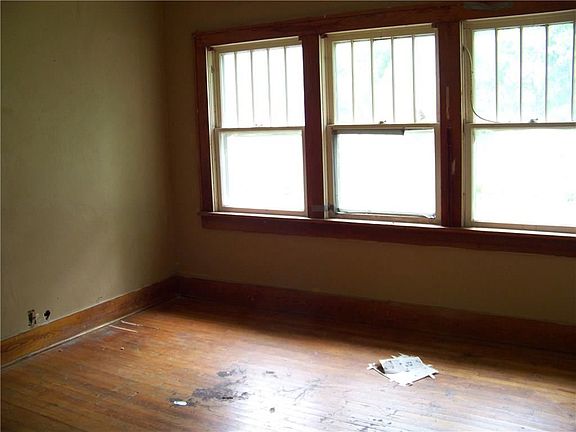4th image of 614 N 4th Ave