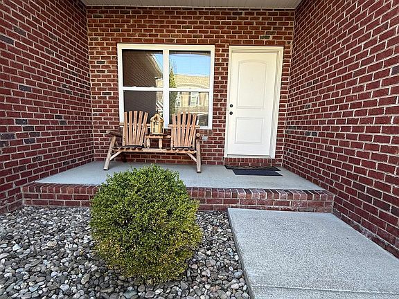 2nd image of 502 Persimmon Ln