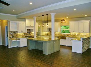 18 Cole Brook Ln, Panorama Village, TX 77304