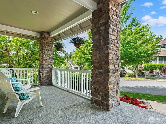 3rd image of 7602 Huckleberry Way SE