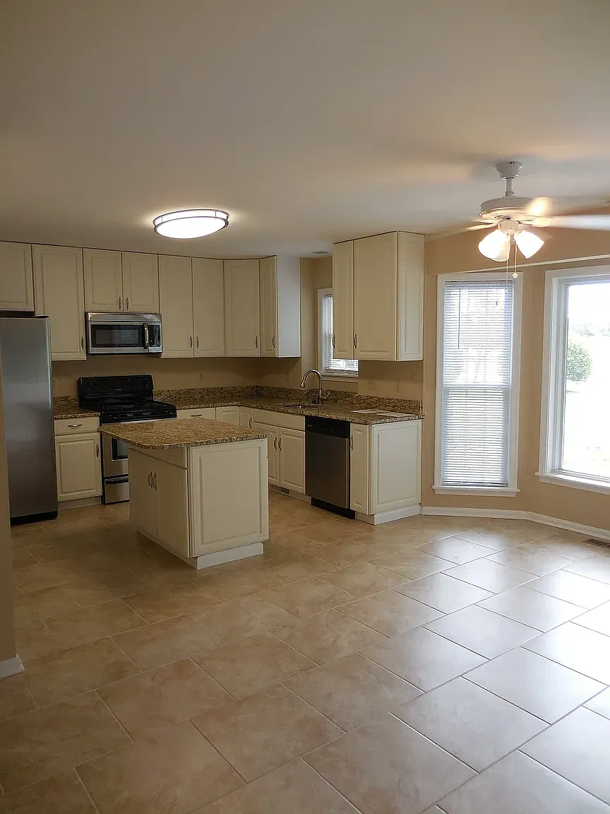 10903 Player Ln — Photo 3