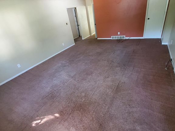 2nd image of 3002 Woodcliff Ln SE