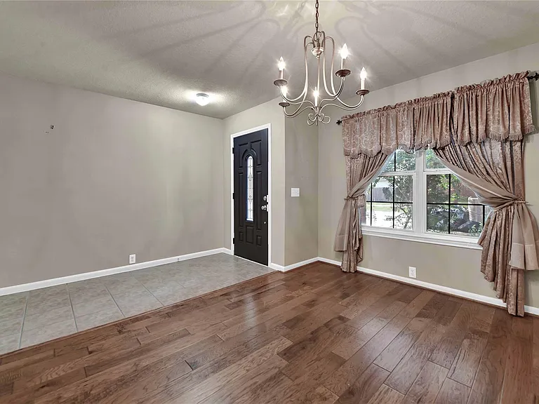 2706 Woodspring Forest Dr — Photo 4