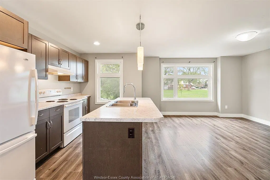 3 bed, $2,200 — Photo 4