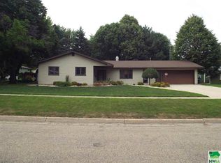 930 3rd St NE, Sibley, IA 51249
