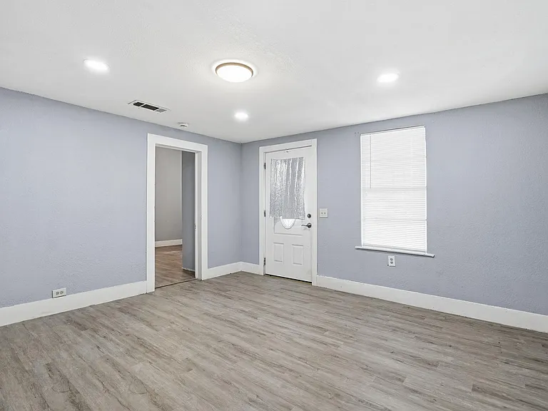 1412 Chase Ave — Photo 12