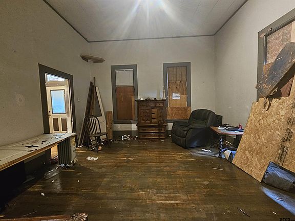 4th image of 1100 Lake St