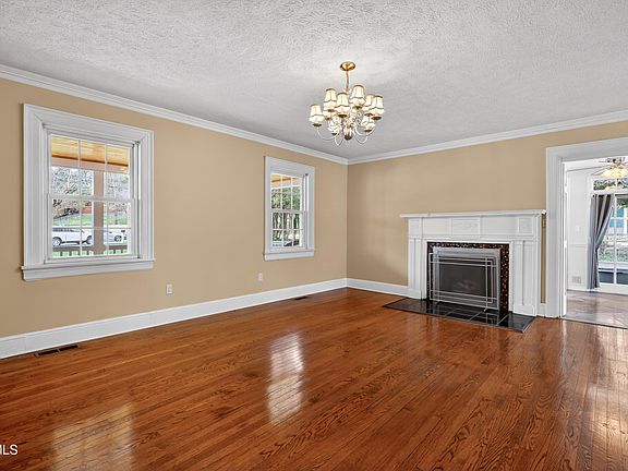 5th image of 2111 Lee Hwy