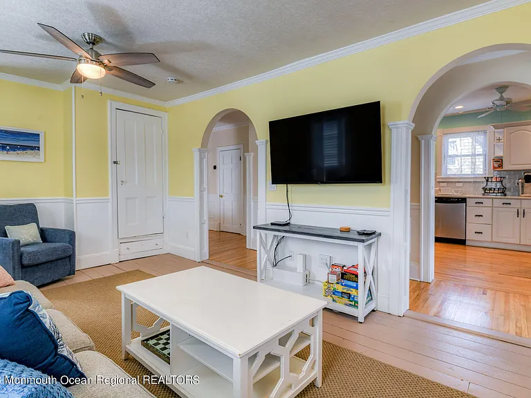 18 Abbott Ave #MAIN HOUSE — Photo 25