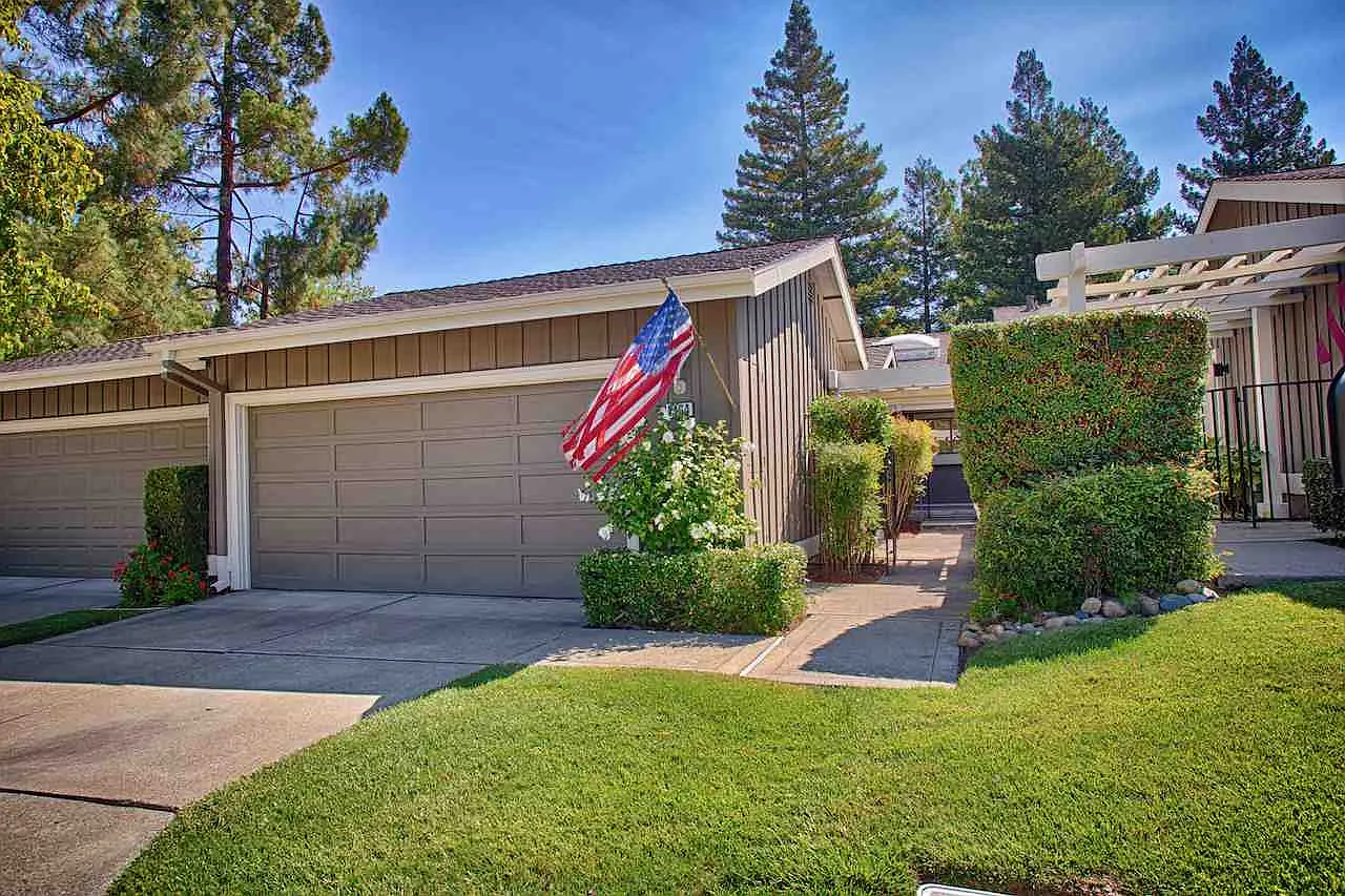 2104 Presidio Ct photo 1