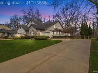 2270 Golden Pond, Fenton, MI 48430