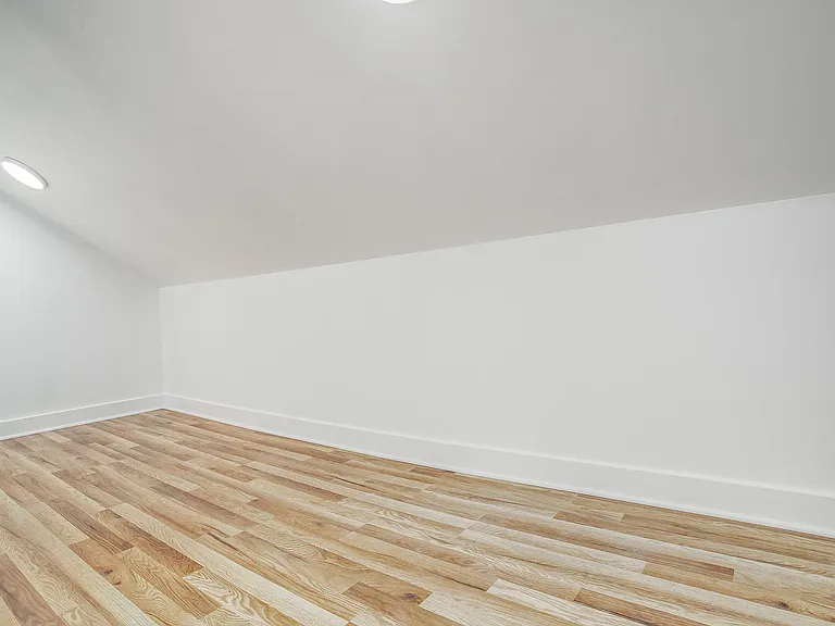 4421 Bellefontaine Ave — Photo 10
